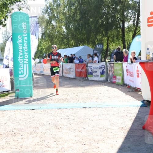 07.09.2025 - 19. Norderstedt Triathlon Zöllner http://msf.ph/oto/8786325 07.09.2025 15:39:57 Ziel 986, 1471 meine-sportfotos.de