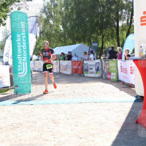 07.09.2025 - 19. Norderstedt Triathlon Zöllner http://msf.ph/oto/8786328 07.09.2025 15:39:58 Ziel 986, 1465 meine-sportfotos.de