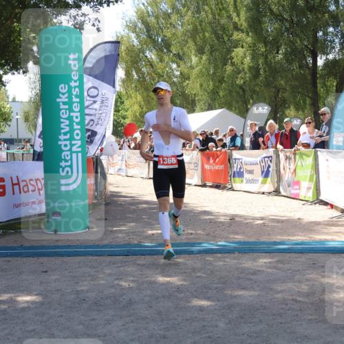 07.09.2025 - 19. Norderstedt Triathlon Zöllner http://msf.ph/oto/8786369 07.09.2025 13:25:15 Ziel 1366, 1396 meine-sportfotos.de