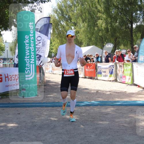 07.09.2025 - 19. Norderstedt Triathlon Zöllner http://msf.ph/oto/8786375 07.09.2025 13:25:15 Ziel 1366, 1396 meine-sportfotos.de
