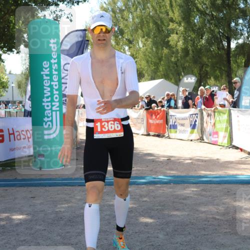 07.09.2025 - 19. Norderstedt Triathlon Zöllner http://msf.ph/oto/8786378 07.09.2025 13:25:17 Ziel 1366, 1396 meine-sportfotos.de