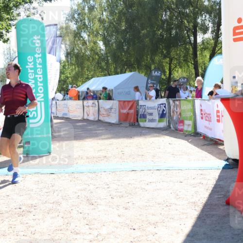 07.09.2025 - 19. Norderstedt Triathlon Zöllner http://msf.ph/oto/8786379 07.09.2025 15:40:04 Ziel 986, 1465 meine-sportfotos.de