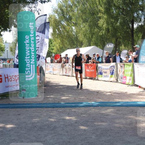 07.09.2025 - 19. Norderstedt Triathlon Zöllner http://msf.ph/oto/8786398 07.09.2025 13:25:28 Ziel 813 meine-sportfotos.de