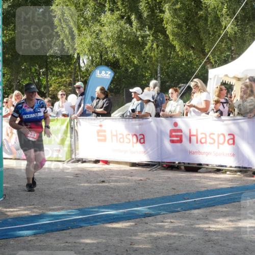 07.09.2025 - 19. Norderstedt Triathlon Zöllner http://msf.ph/oto/8786409 07.09.2025 13:03:42 Ziel 233, 1251 meine-sportfotos.de