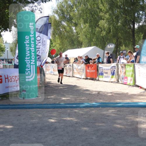 07.09.2025 - 19. Norderstedt Triathlon Zöllner http://msf.ph/oto/8786421 07.09.2025 13:25:34 Ziel 813, 1230 meine-sportfotos.de