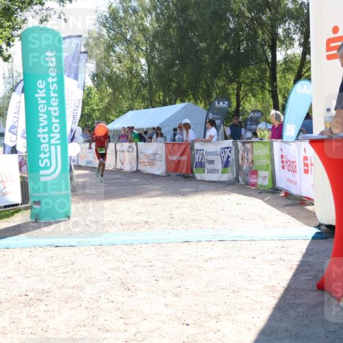07.09.2025 - 19. Norderstedt Triathlon Zöllner http://msf.ph/oto/8786435 07.09.2025 15:40:25 Ziel 977, 982 meine-sportfotos.de
