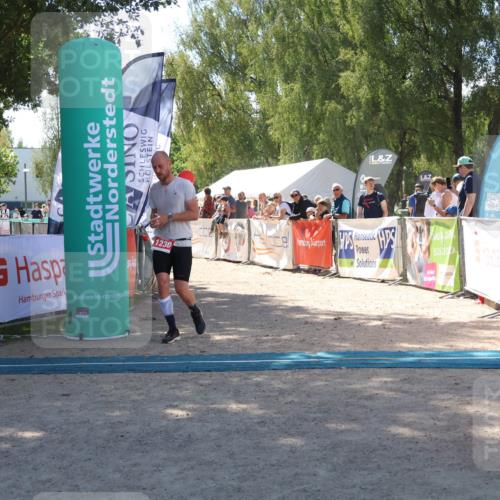 07.09.2025 - 19. Norderstedt Triathlon Zöllner http://msf.ph/oto/8786437 07.09.2025 13:25:36 Ziel 813, 1230 meine-sportfotos.de