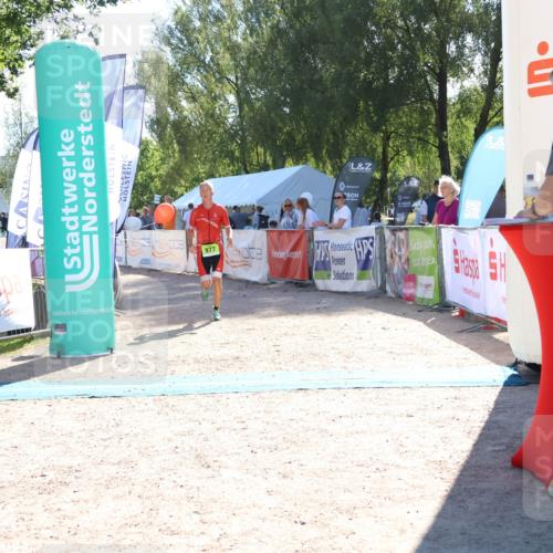 07.09.2025 - 19. Norderstedt Triathlon Zöllner http://msf.ph/oto/8786457 07.09.2025 15:40:27 Ziel 977, 982 meine-sportfotos.de