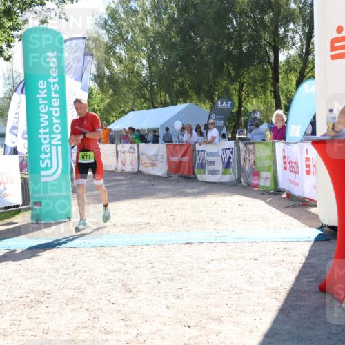 07.09.2025 - 19. Norderstedt Triathlon Zöllner http://msf.ph/oto/8786469 07.09.2025 15:40:28 Ziel 977, 982 meine-sportfotos.de