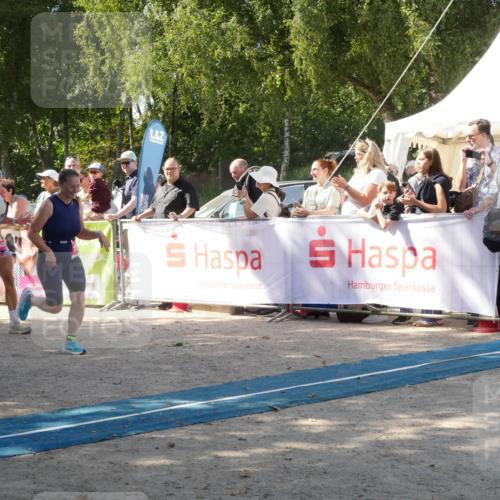 07.09.2025 - 19. Norderstedt Triathlon Zöllner http://msf.ph/oto/8786559 07.09.2025 13:05:16 Ziel 195, 1242 meine-sportfotos.de