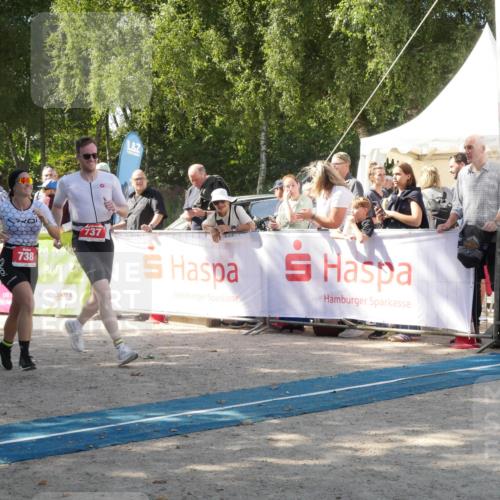 07.09.2025 - 19. Norderstedt Triathlon Zöllner http://msf.ph/oto/8786591 07.09.2025 13:05:55 Ziel 737, 738 meine-sportfotos.de