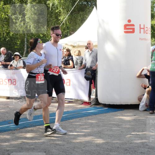 07.09.2025 - 19. Norderstedt Triathlon Zöllner http://msf.ph/oto/8786599 07.09.2025 13:05:57 Ziel 737, 738 meine-sportfotos.de