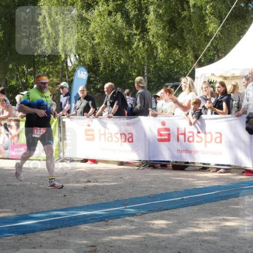 07.09.2025 - 19. Norderstedt Triathlon Zöllner http://msf.ph/oto/8786613 07.09.2025 13:06:23 Ziel 1237, 1260, 1296 meine-sportfotos.de