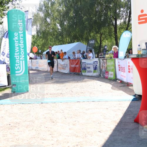 07.09.2025 - 19. Norderstedt Triathlon Zöllner http://msf.ph/oto/8786614 07.09.2025 15:42:26 Ziel 877, 1026 meine-sportfotos.de