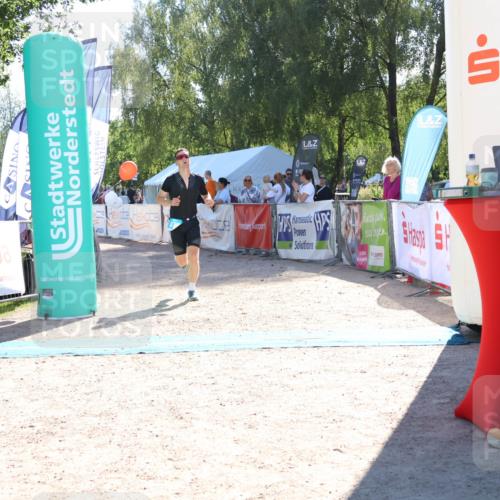 07.09.2025 - 19. Norderstedt Triathlon Zöllner http://msf.ph/oto/8786624 07.09.2025 15:42:27 Ziel 877, 1026 meine-sportfotos.de