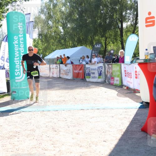 07.09.2025 - 19. Norderstedt Triathlon Zöllner http://msf.ph/oto/8786646 07.09.2025 15:42:31 Ziel 877, 1026 meine-sportfotos.de