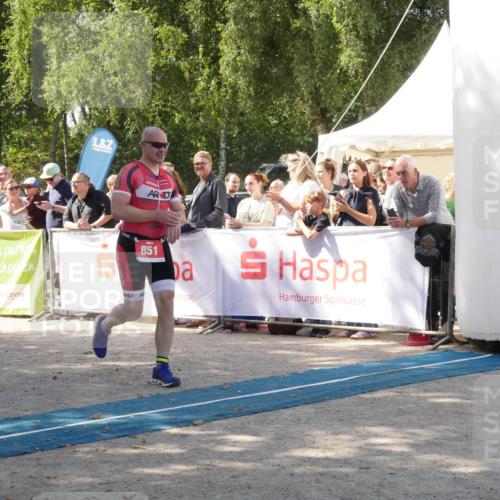 07.09.2025 - 19. Norderstedt Triathlon Zöllner http://msf.ph/oto/8786668 07.09.2025 13:07:23 Ziel 851 meine-sportfotos.de