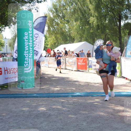 07.09.2025 - 19. Norderstedt Triathlon Zöllner http://msf.ph/oto/8786707 07.09.2025 13:27:37 Ziel 248, 1376 meine-sportfotos.de