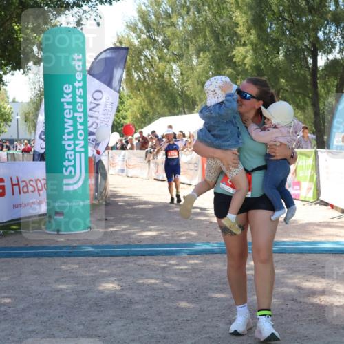 07.09.2025 - 19. Norderstedt Triathlon Zöllner http://msf.ph/oto/8786722 07.09.2025 13:27:39 Ziel 248, 1376 meine-sportfotos.de