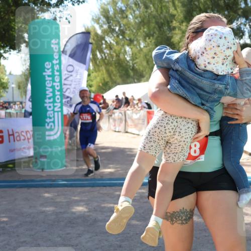 07.09.2025 - 19. Norderstedt Triathlon Zöllner http://msf.ph/oto/8786738 07.09.2025 13:27:41 Ziel 248, 1376 meine-sportfotos.de