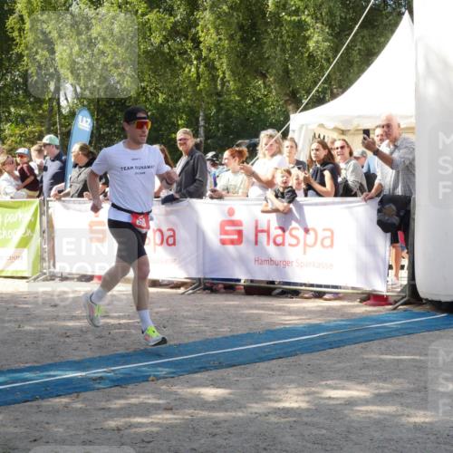07.09.2025 - 19. Norderstedt Triathlon Zöllner http://msf.ph/oto/8786758 07.09.2025 13:08:15 Ziel 816, 828 meine-sportfotos.de