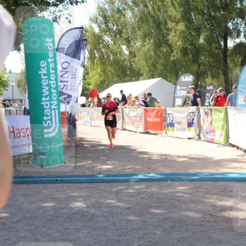 07.09.2025 - 19. Norderstedt Triathlon Zöllner http://msf.ph/oto/8786761 07.09.2025 13:27:45 Ziel 295, 1376 meine-sportfotos.de