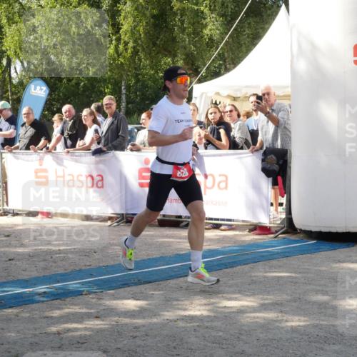 07.09.2025 - 19. Norderstedt Triathlon Zöllner http://msf.ph/oto/8786762 07.09.2025 13:08:16 Ziel 816, 828 meine-sportfotos.de