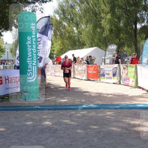 07.09.2025 - 19. Norderstedt Triathlon Zöllner http://msf.ph/oto/8786764 07.09.2025 13:27:45 Ziel 295, 1376 meine-sportfotos.de