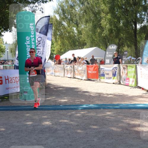 07.09.2025 - 19. Norderstedt Triathlon Zöllner http://msf.ph/oto/8786778 07.09.2025 13:27:47 Ziel 295, 1376 meine-sportfotos.de