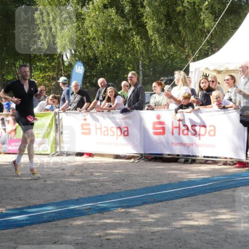 07.09.2025 - 19. Norderstedt Triathlon Zöllner http://msf.ph/oto/8786794 07.09.2025 13:08:52 Ziel 1212 meine-sportfotos.de