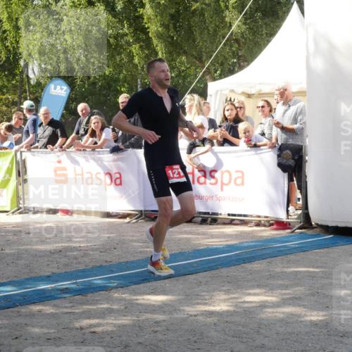 07.09.2025 - 19. Norderstedt Triathlon Zöllner http://msf.ph/oto/8786800 07.09.2025 13:08:53 Ziel 1212 meine-sportfotos.de