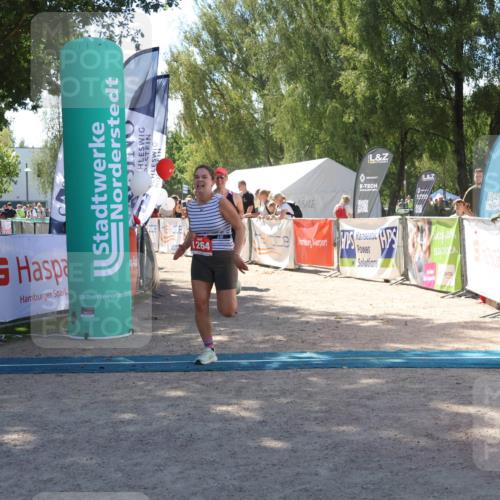 07.09.2025 - 19. Norderstedt Triathlon Zöllner http://msf.ph/oto/8786821 07.09.2025 13:28:24 Ziel 262, 290, 1264, 1295 meine-sportfotos.de