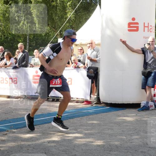 07.09.2025 - 19. Norderstedt Triathlon Zöllner http://msf.ph/oto/8786828 07.09.2025 13:09:40 Ziel 715 meine-sportfotos.de