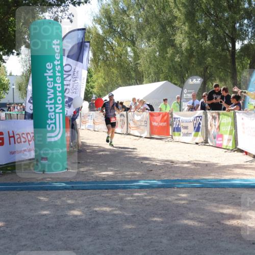 07.09.2025 - 19. Norderstedt Triathlon Zöllner http://msf.ph/oto/8786954 07.09.2025 13:29:26 Ziel 858, 1235 meine-sportfotos.de
