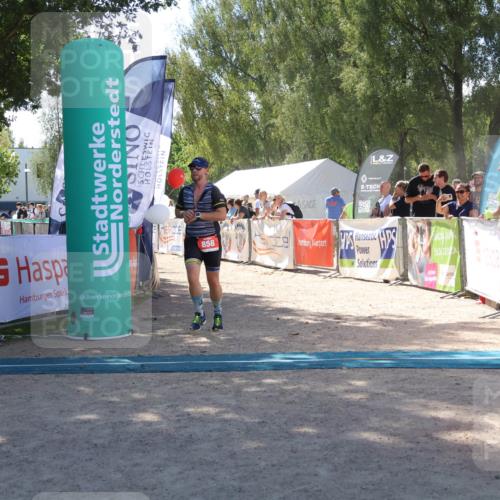 07.09.2025 - 19. Norderstedt Triathlon Zöllner http://msf.ph/oto/8786968 07.09.2025 13:29:28 Ziel 858, 1235 meine-sportfotos.de