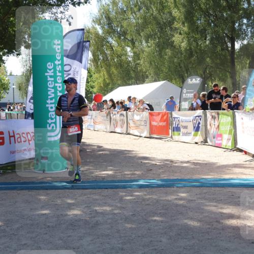 07.09.2025 - 19. Norderstedt Triathlon Zöllner http://msf.ph/oto/8786973 07.09.2025 13:29:29 Ziel 858, 1235 meine-sportfotos.de