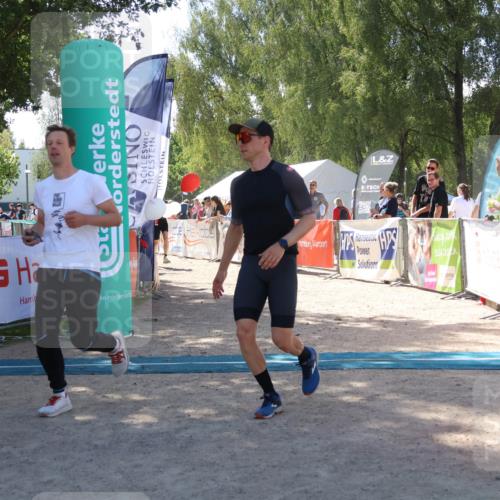 07.09.2025 - 19. Norderstedt Triathlon Zöllner http://msf.ph/oto/8786996 07.09.2025 13:29:43 Ziel 265, 266, 345 meine-sportfotos.de