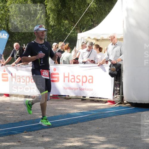 07.09.2025 - 19. Norderstedt Triathlon Zöllner http://msf.ph/oto/8787004 07.09.2025 13:13:27 Ziel 250 meine-sportfotos.de