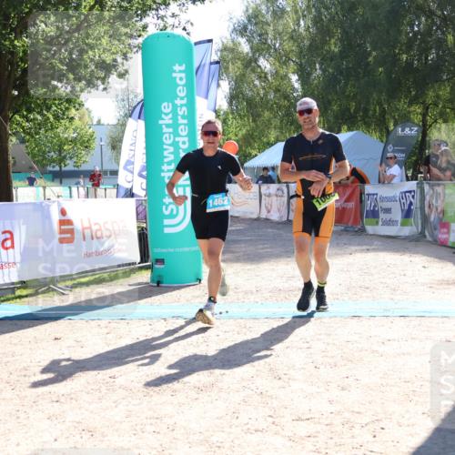 07.09.2025 - 19. Norderstedt Triathlon Zöllner http://msf.ph/oto/8787016 07.09.2025 15:47:51 Ziel 1000, 1462 meine-sportfotos.de
