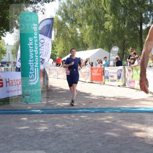 07.09.2025 - 19. Norderstedt Triathlon Zöllner http://msf.ph/oto/8787031 07.09.2025 13:30:02 Ziel 159, 1345, 1391 meine-sportfotos.de