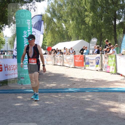 07.09.2025 - 19. Norderstedt Triathlon Zöllner http://msf.ph/oto/8787062 07.09.2025 13:30:06 Ziel 1345, 1391 meine-sportfotos.de