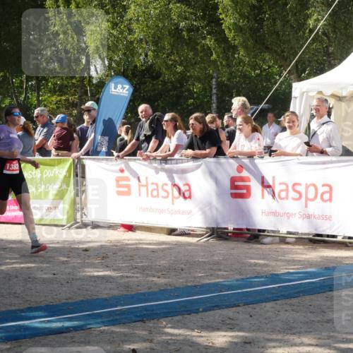 07.09.2025 - 19. Norderstedt Triathlon Zöllner http://msf.ph/oto/8787100 07.09.2025 13:15:22 Ziel 176, 1382 meine-sportfotos.de