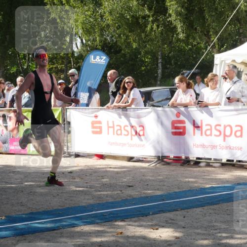 07.09.2025 - 19. Norderstedt Triathlon Zöllner http://msf.ph/oto/8787137 07.09.2025 13:16:05 Ziel 236, 1297 meine-sportfotos.de