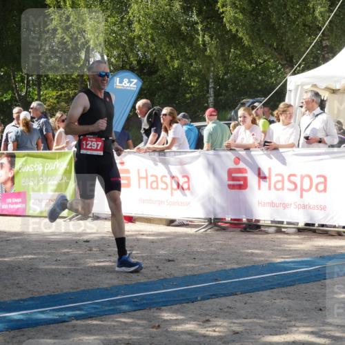 07.09.2025 - 19. Norderstedt Triathlon Zöllner http://msf.ph/oto/8787144 07.09.2025 13:16:07 Ziel 236, 1297 meine-sportfotos.de