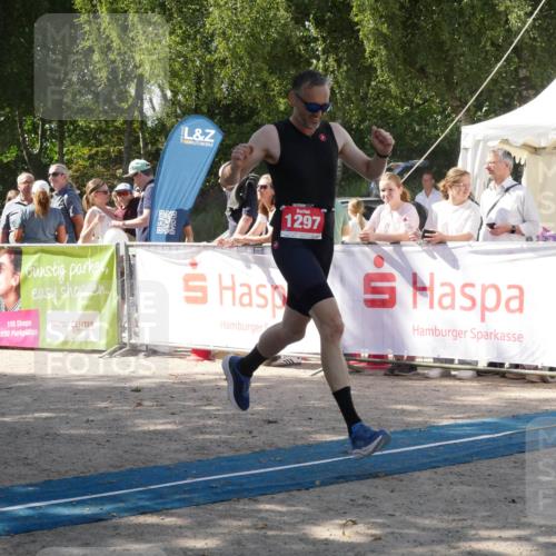 07.09.2025 - 19. Norderstedt Triathlon Zöllner http://msf.ph/oto/8787146 07.09.2025 13:16:07 Ziel 236, 1297 meine-sportfotos.de