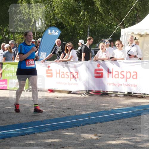 07.09.2025 - 19. Norderstedt Triathlon Zöllner http://msf.ph/oto/8787150 07.09.2025 13:16:13 Ziel 1252, 1297 meine-sportfotos.de
