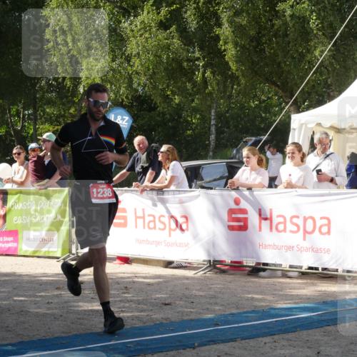 07.09.2025 - 19. Norderstedt Triathlon Zöllner http://msf.ph/oto/8787164 07.09.2025 13:16:58 Ziel 1238 meine-sportfotos.de