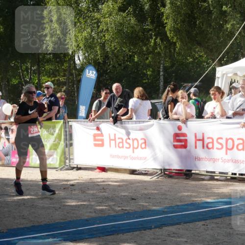 07.09.2025 - 19. Norderstedt Triathlon Zöllner http://msf.ph/oto/8787202 07.09.2025 13:18:29 Ziel 239 meine-sportfotos.de