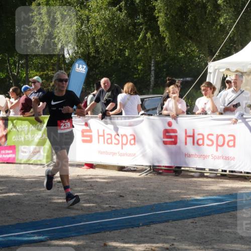 07.09.2025 - 19. Norderstedt Triathlon Zöllner http://msf.ph/oto/8787208 07.09.2025 13:18:29 Ziel 239 meine-sportfotos.de