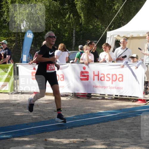 07.09.2025 - 19. Norderstedt Triathlon Zöllner http://msf.ph/oto/8787211 07.09.2025 13:18:29 Ziel 239 meine-sportfotos.de